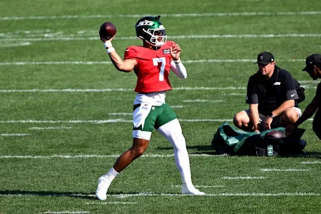 Justin Fields' Rocky Jets Training Camp Performance And What Is